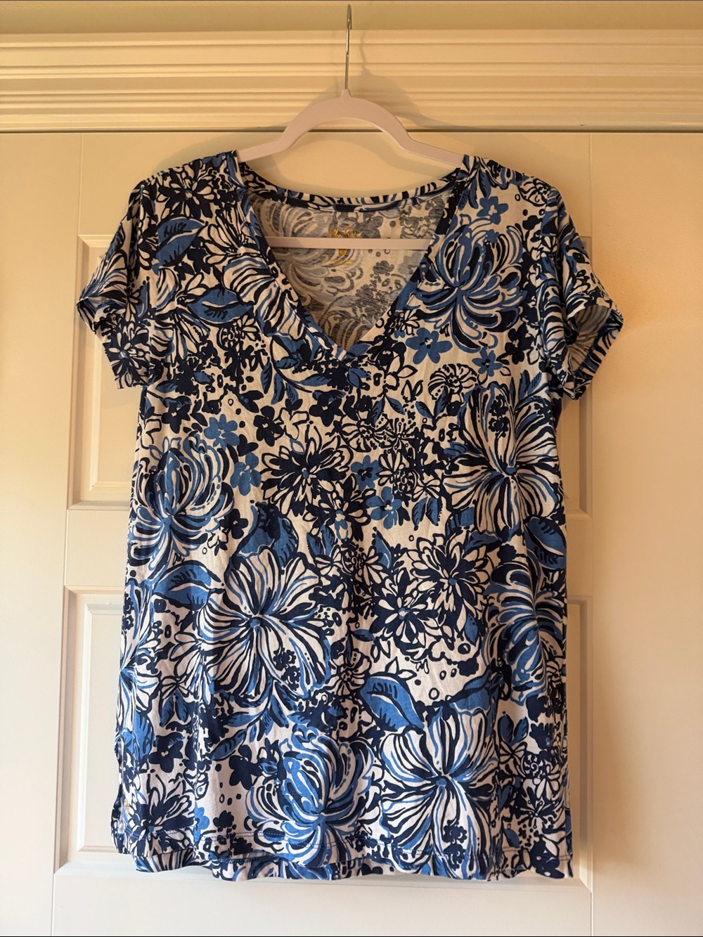 Lilly Pulitzer Blue and White Floral Short Sleeve Tee